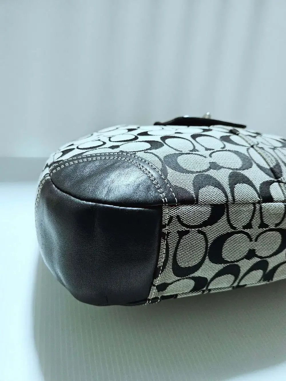 Vintage Coach Signature Black and White Canvas Hobo Bag with Turnlock Closure - Picture 12 of 16